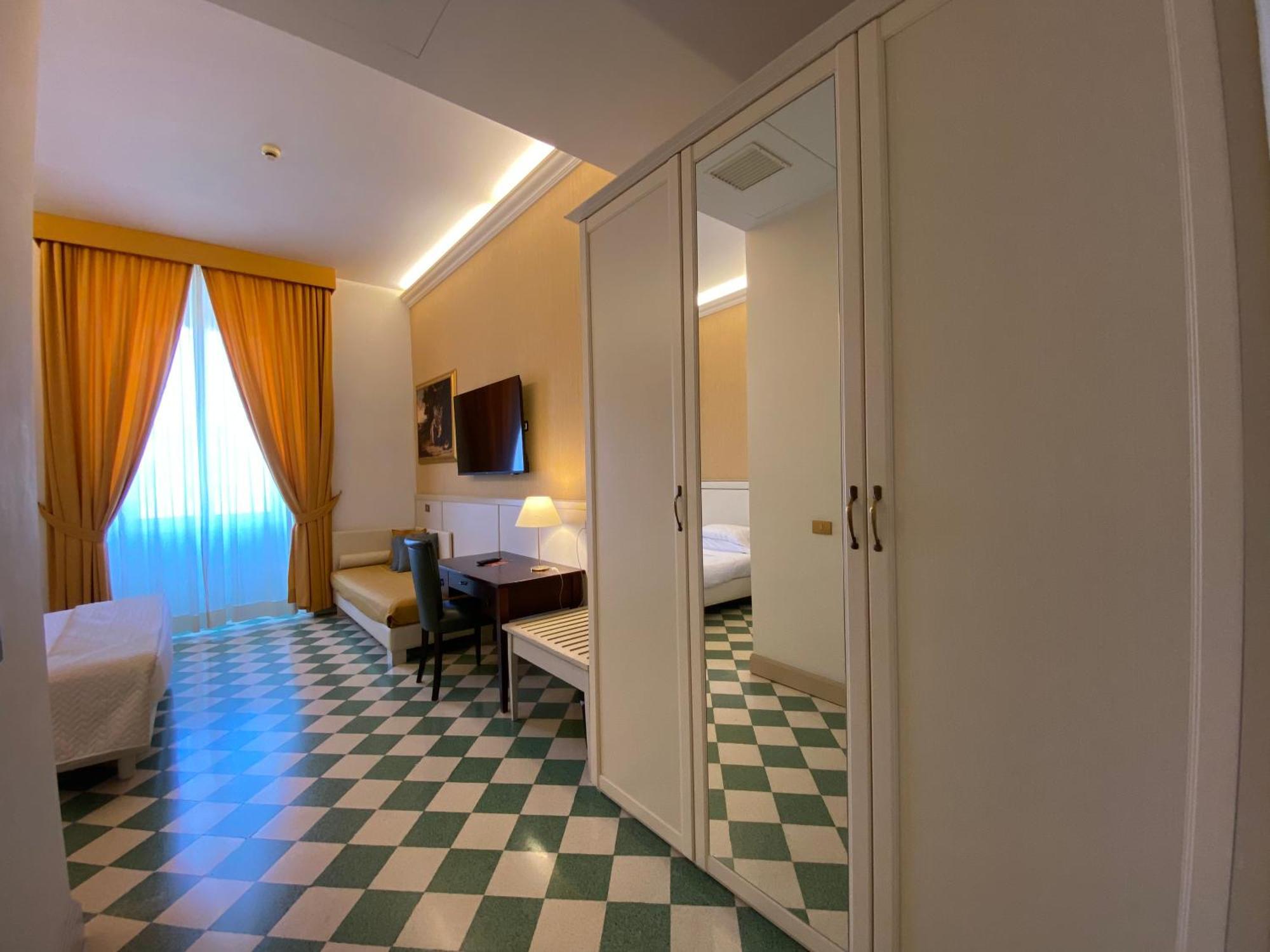 Hotel Dnb House